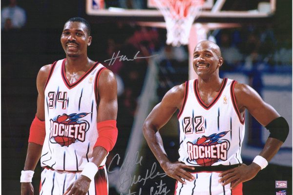 Hakeem Olajuwon และ Clyde Drexler